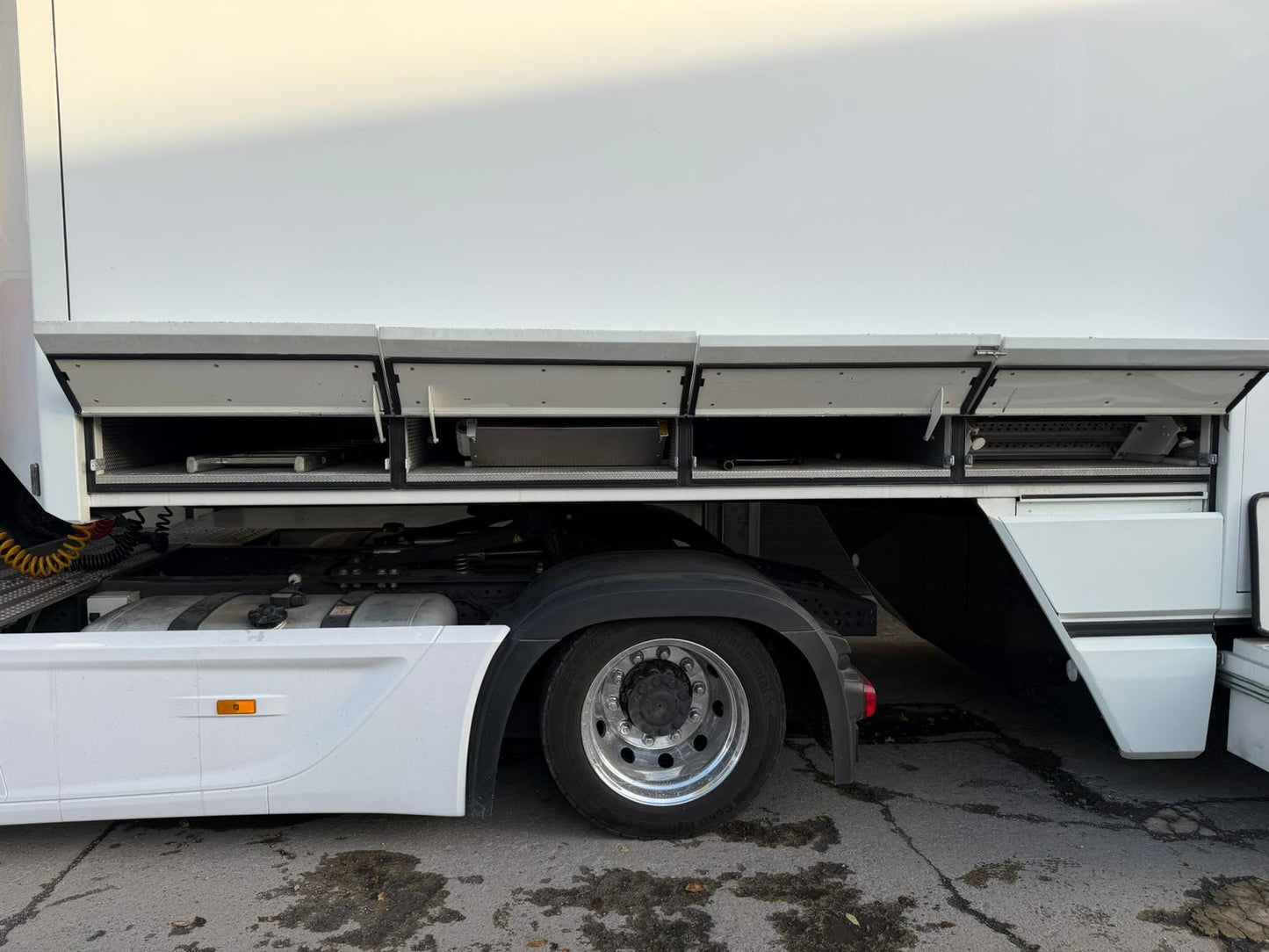 Racing Trailer Hangler - Ex. Sauber F1 Team