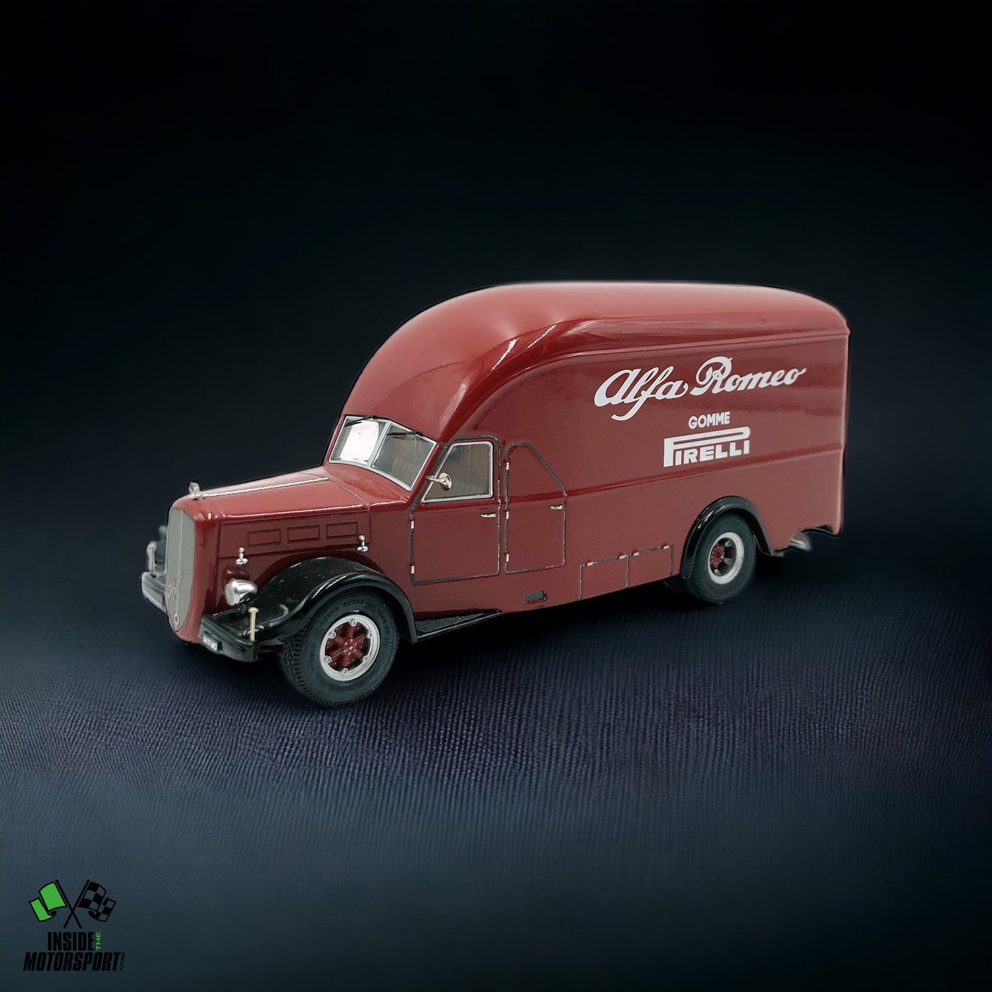 Alfa Romeo 500 Race Car Transporter 1934 Scuderia Alfa Romeo - Exoto 1/43