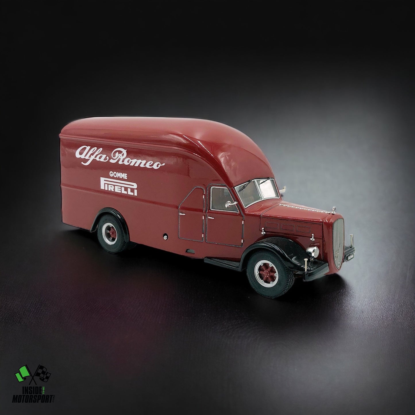 Alfa Romeo 500 Race Car Transporter 1934 Scuderia Alfa Romeo - Exoto 1/43