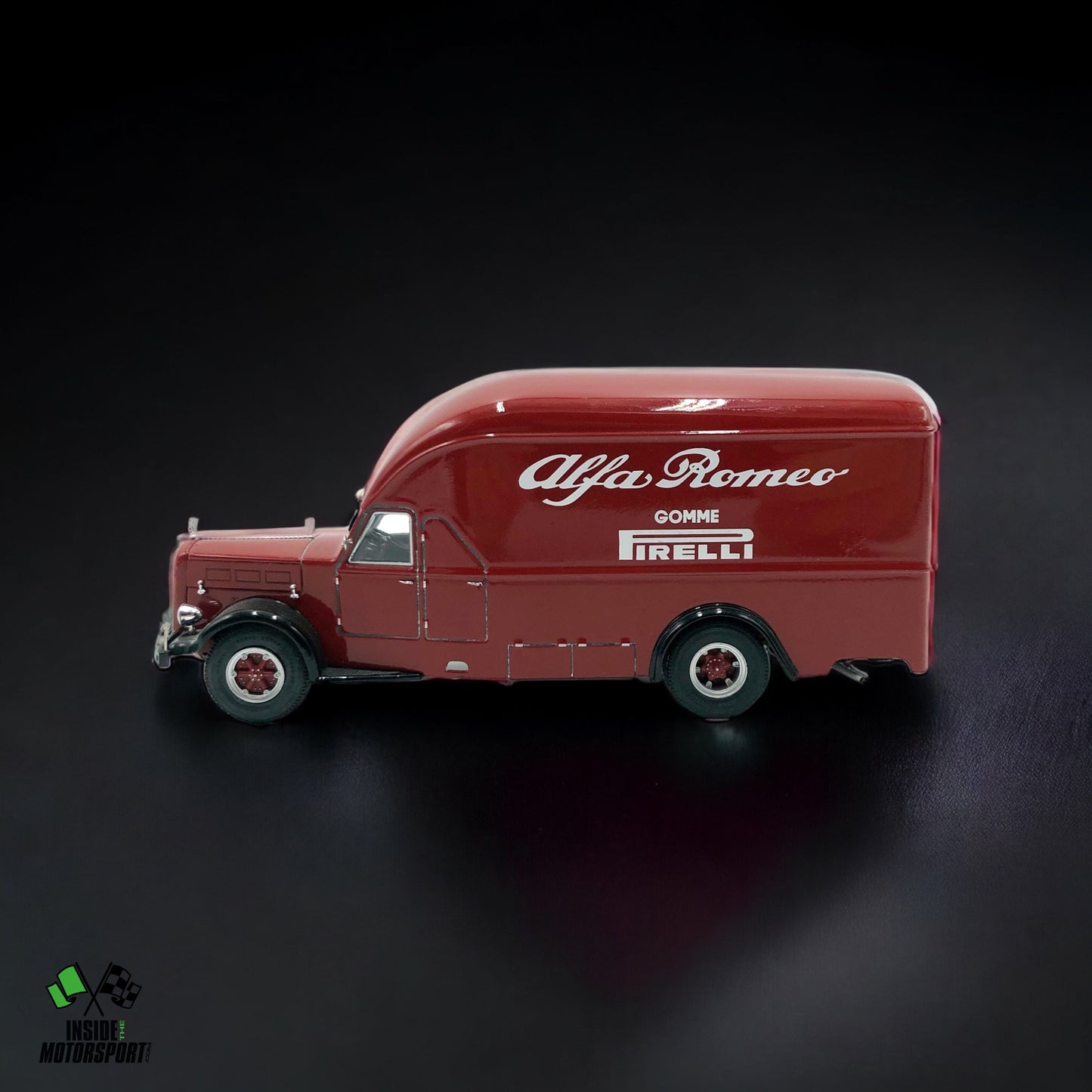 Alfa Romeo 500 Race Car Transporter 1934 Scuderia Alfa Romeo - Exoto 1/43