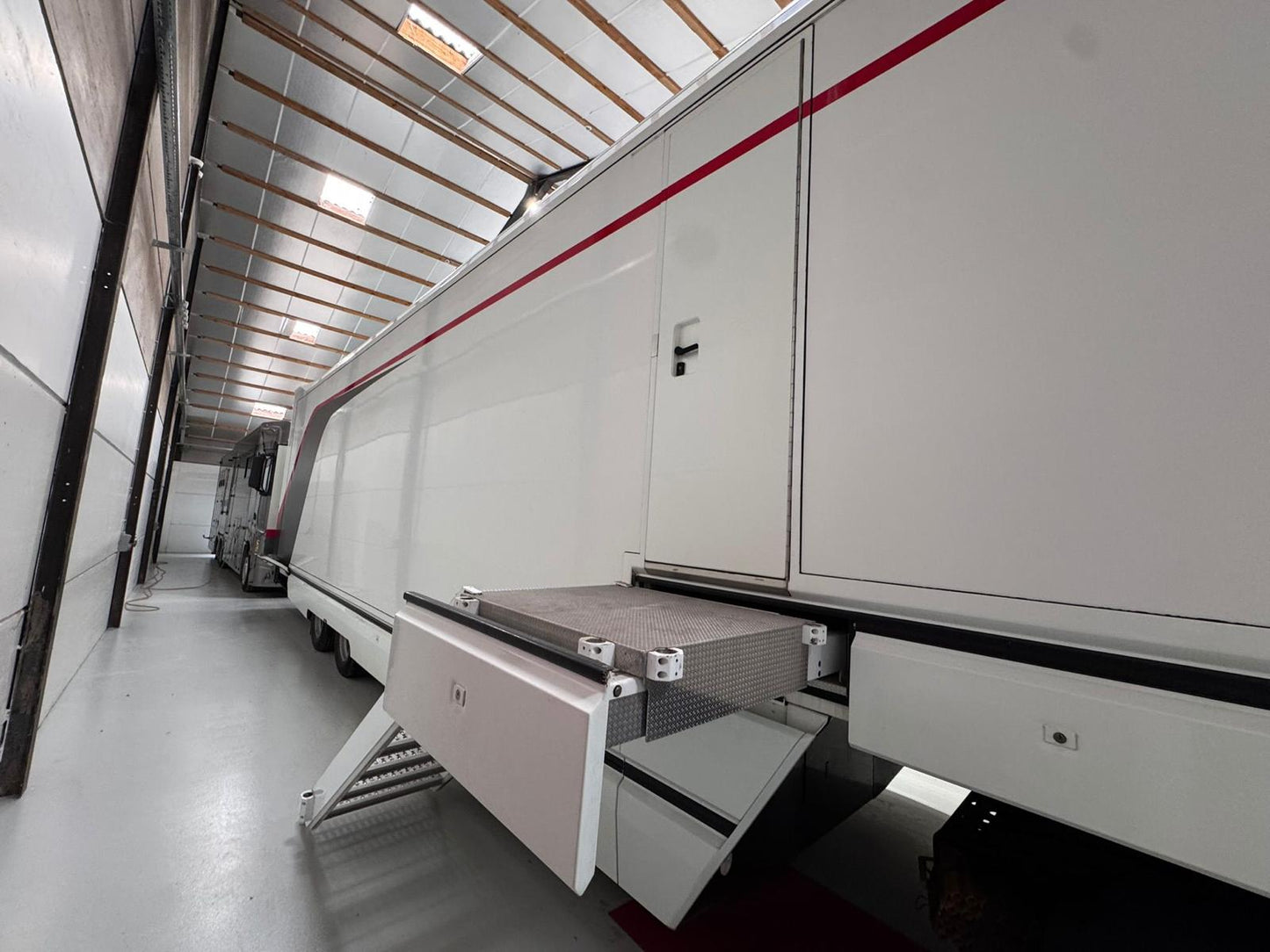 Racing Trailer Hangler - Ex. Sauber F1 Team