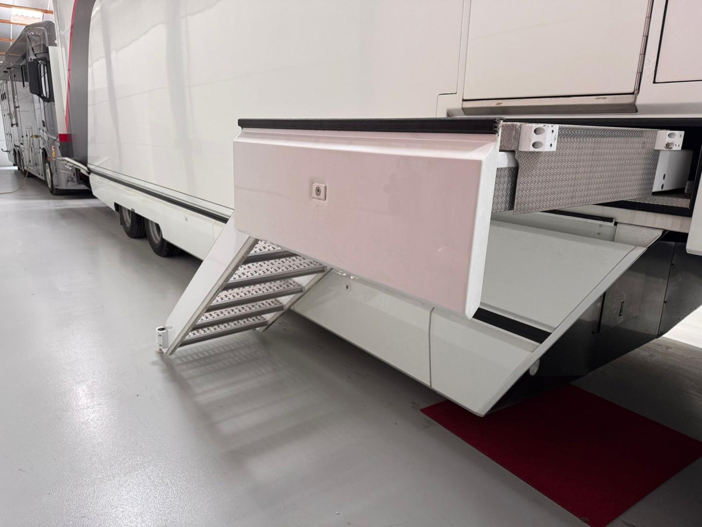 Racing Trailer Hangler - Ex. Sauber F1 Team