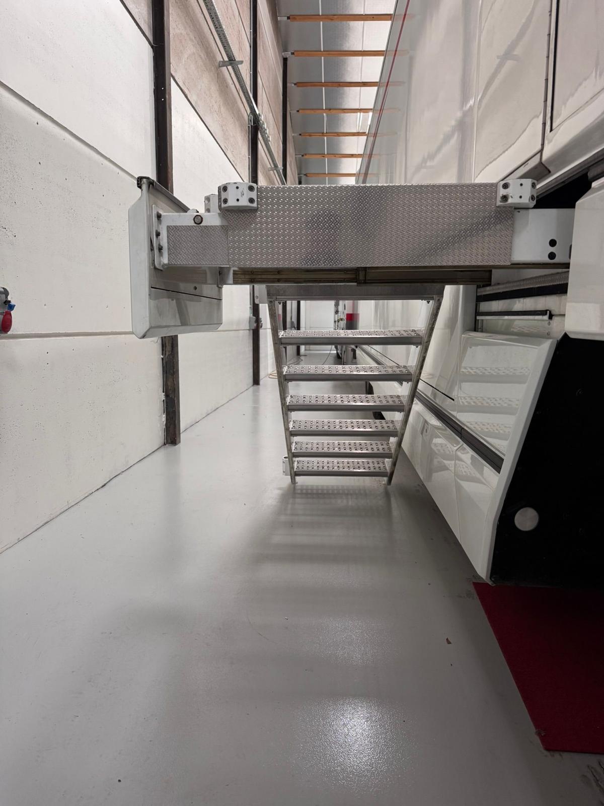 Racing Trailer Hangler - Ex. Sauber F1 Team