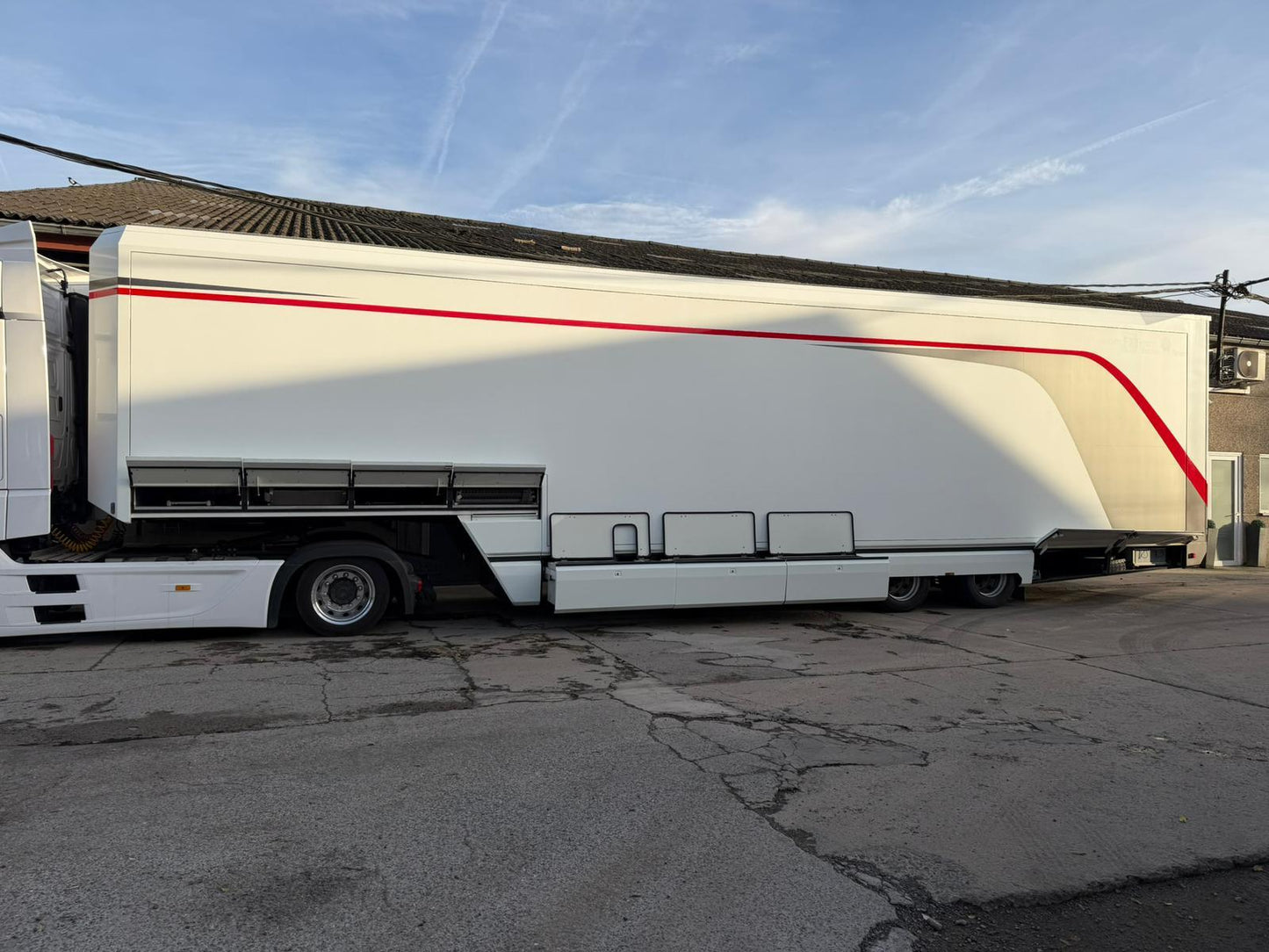 Racing Trailer Hangler - Ex. Sauber F1 Team