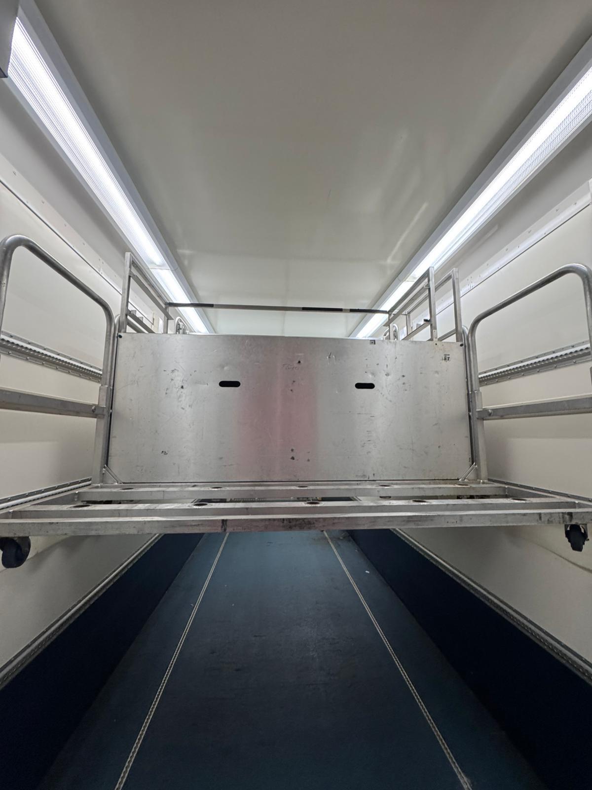 Racing Trailer Hangler - Ex. Sauber F1 Team