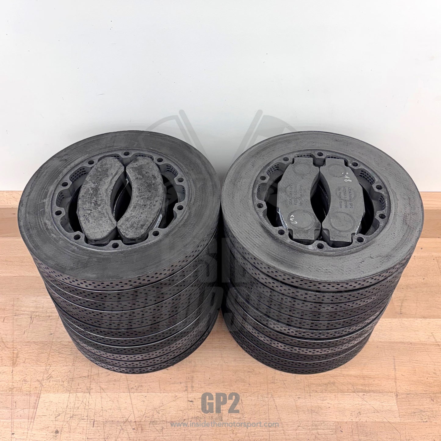 Set Nr.2 of 22 GP2 Carbon Brake Discs & Pads