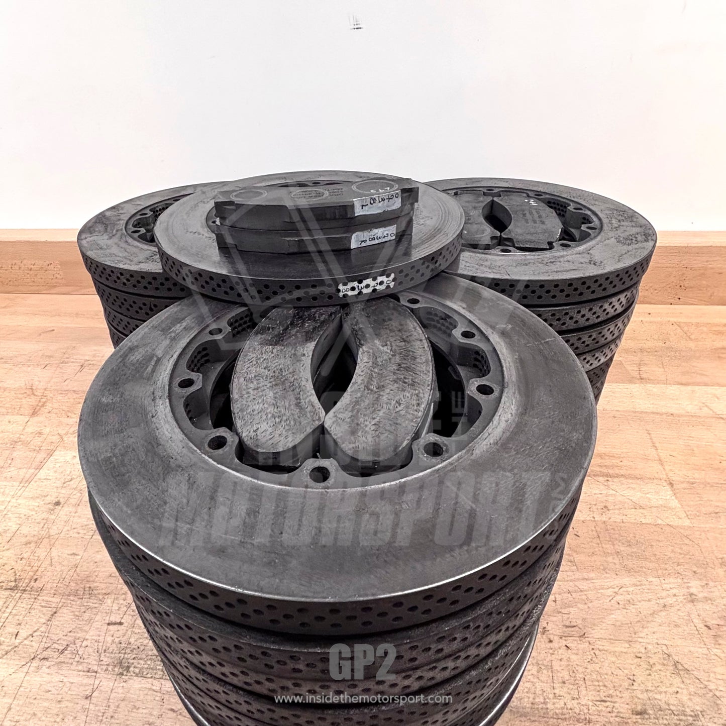 Set Nr.2 of 22 GP2 Carbon Brake Discs & Pads